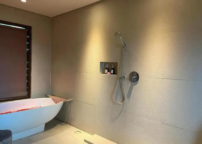 Hotel Dewi 3*